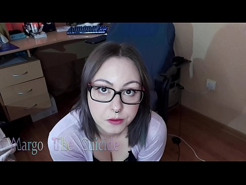❤️ Sexy Girl mit Brille saugt Dildo tief vor der Kamera ️❌ Quality porn bei uns ❌❤