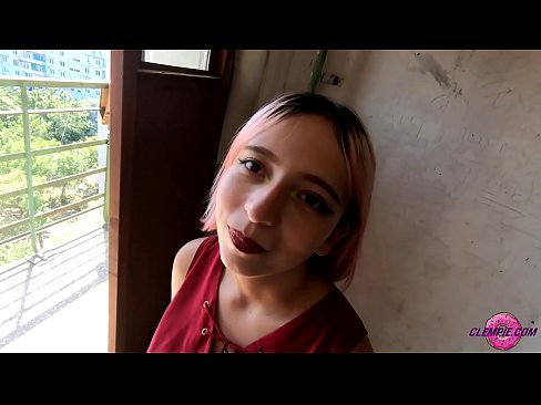 ❤️ Studentin saugt einen Fremden im Outback - Sperma auf seinem Gesicht ️❌ Quality porn bei uns ❌❤
